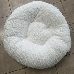 Dog Bed (Size M), like new, clean 