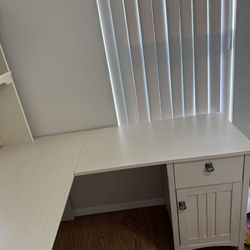 Large L-Shaped Desk with Storage – Excellent Condition