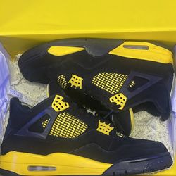Air Jordan 4 "Thunder"