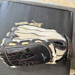 Mizuno Left Handed Fast pitch Glove