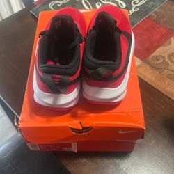 New Kids Nike Shoes Sz 4