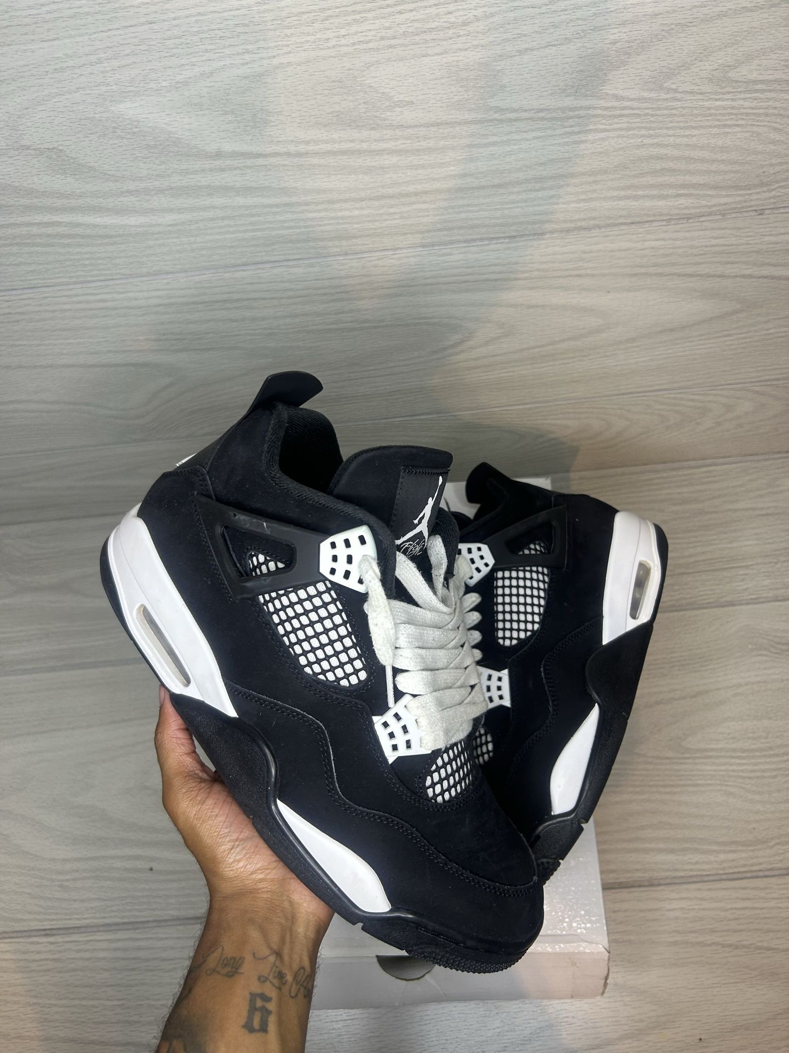 Jordan 4 White Thunder