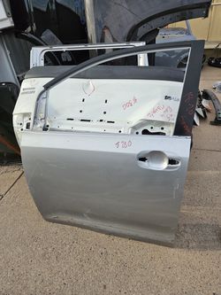 Toyota Sienna left door Oem