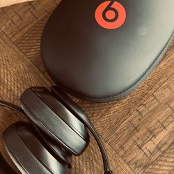 Beats Studio 3 Wireless  Like New