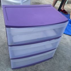 Multiple Sterilite Drawer containers 