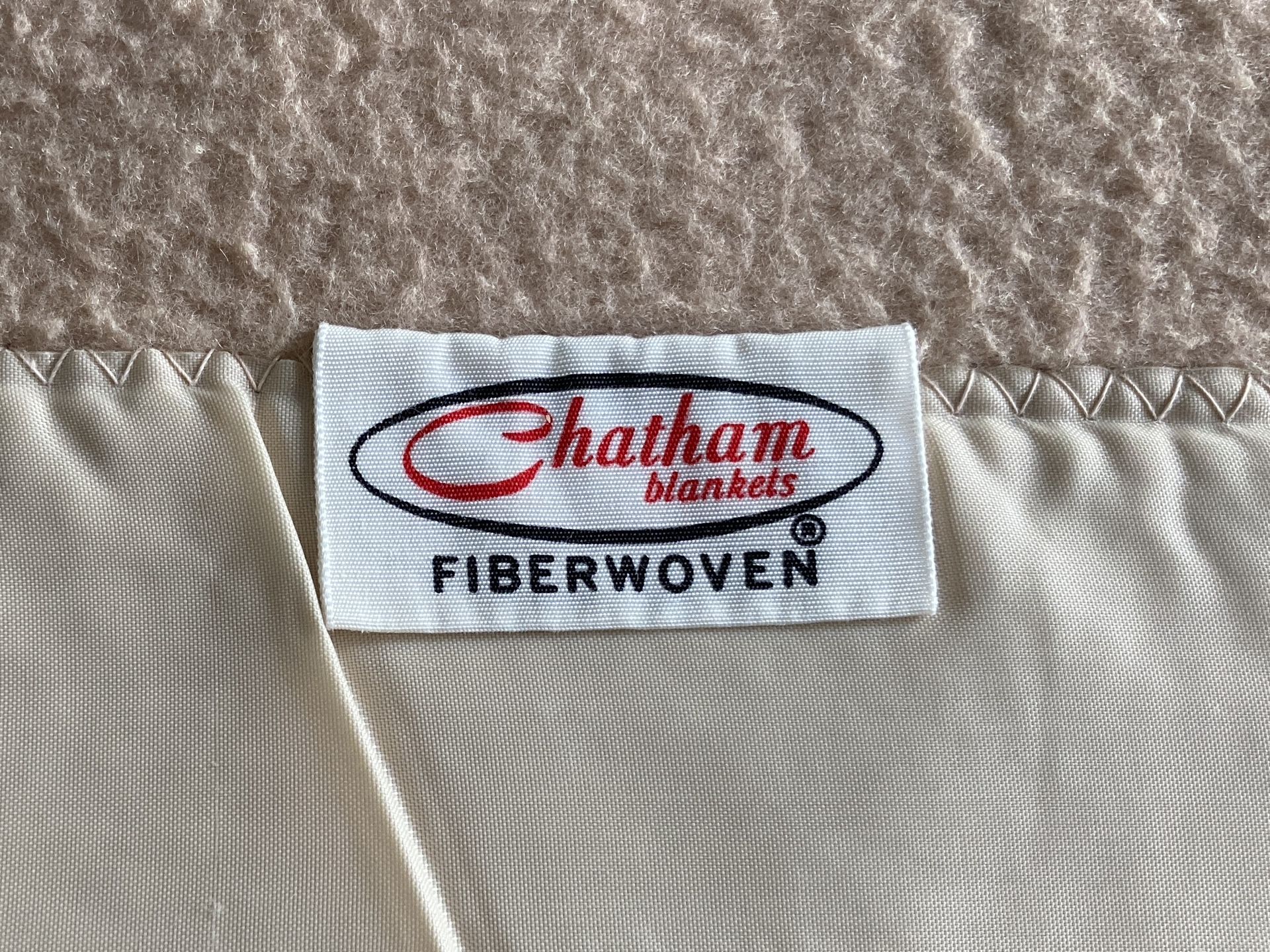 VTG Chatham Blanket Sand Color with Satin Trim, Twin Winter Blanket 87x70 Mint