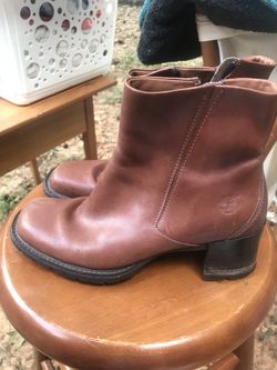 Size 8.5 woman’s leather timberland boots