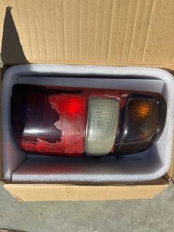 2002 GMC Yukon tail lights