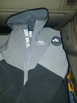 NIKE WINDBREAKER