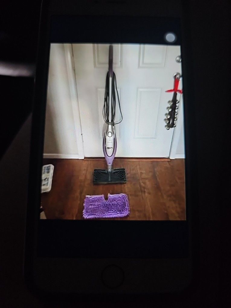 Shark Steamer Like New Conditionwith New Pads Exellent Working Conditionlike New $40