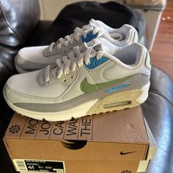 Nike Air Max 90GS Size 4.5Y
