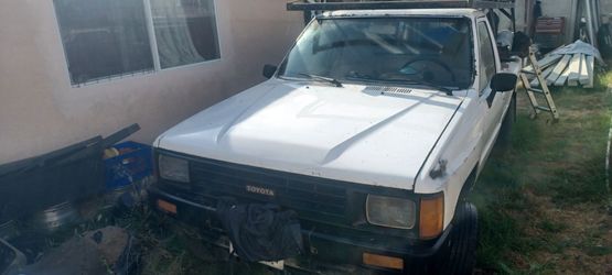 Toyota pick up 1986  4 Cyl, std. 5 speed
