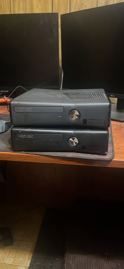 2 Xbox 360s