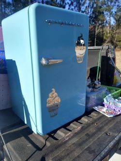 Fridgedaire Teal Mini Fridge With Freezer