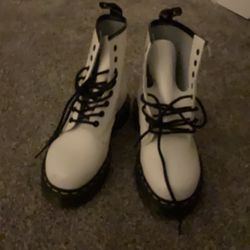 Dr Martin Boots 