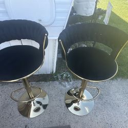 I sell bar chairs