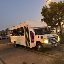 Ford E 450 Bus