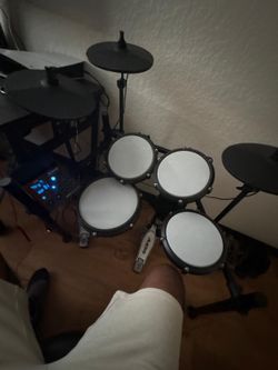 Alesis Nitro Max Electronic Drum Kit + Drum Throne + Headphones + Drumsticks