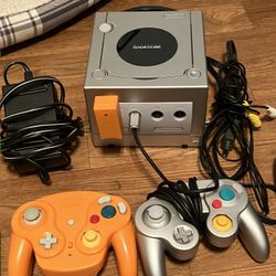 Sliver GameCube With 2 Controllers And Cords 
