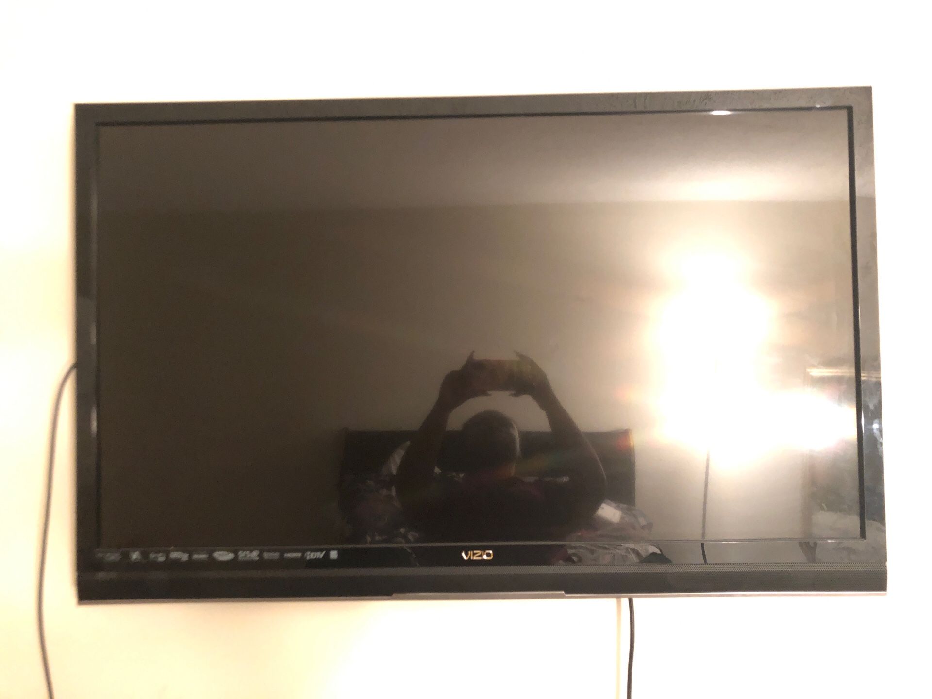 42in VIZIO tv and Xbox 1 500gb