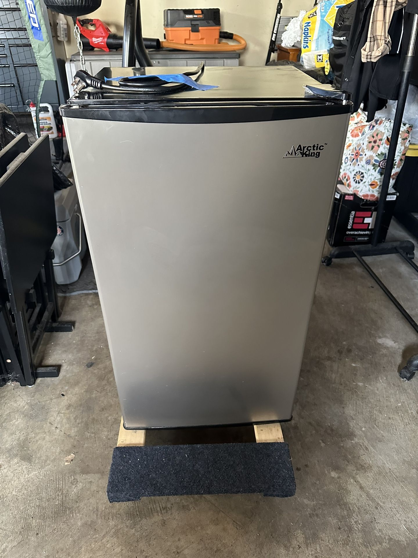 Artic king mini fridge with freezer