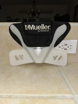 Muller Douglas Football Butterfly Cowboy Collar