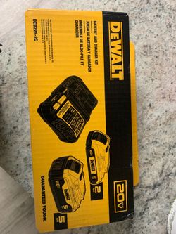 DEWALT 20V Battery and Charger Kit DCB225-2C