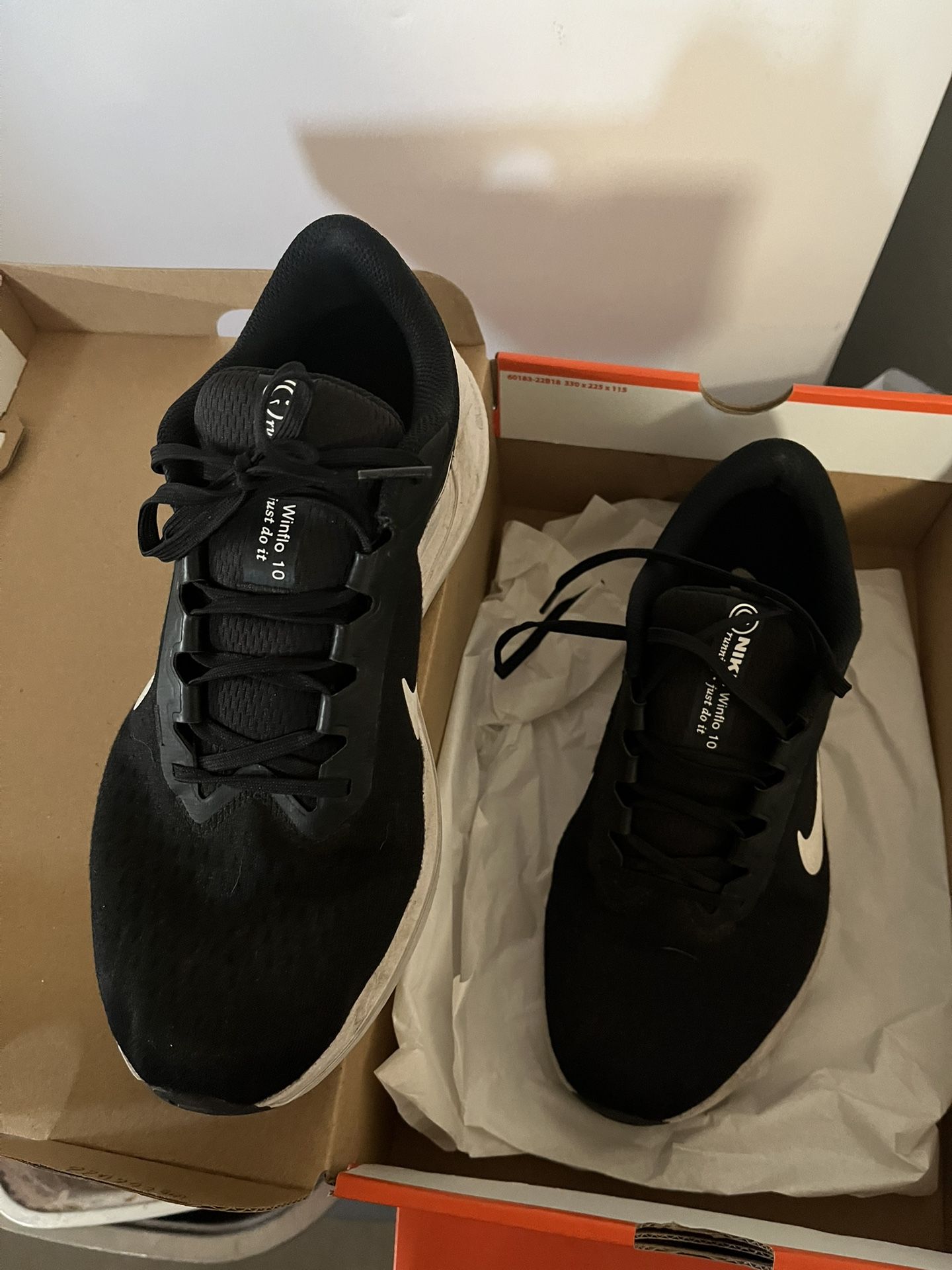 9.5 Nike Shoes 