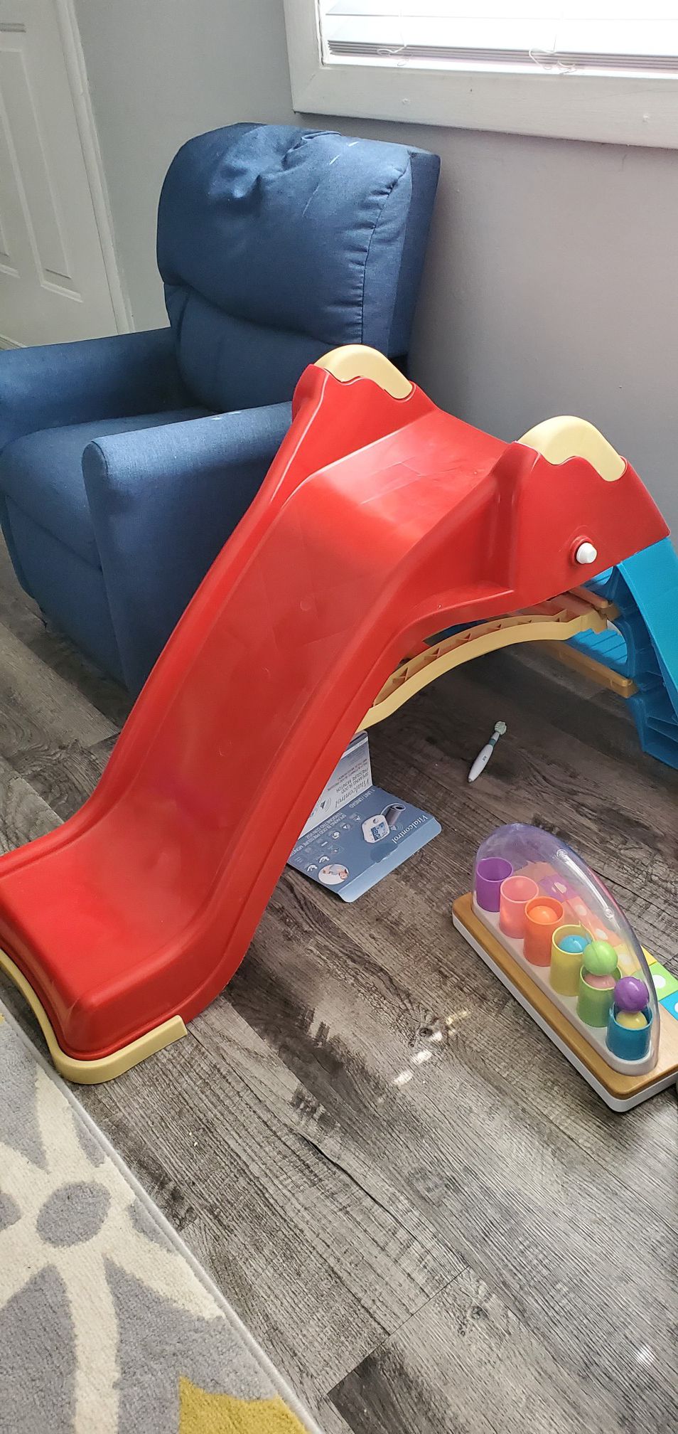 Selling small slide and small wagon