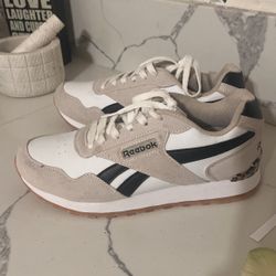 Women’s 9 Redbok Shoes New 