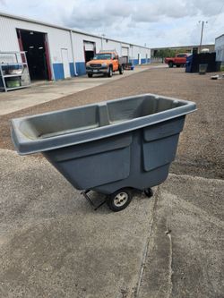 Rubbermaid Commercial Tilt Truck Waste Cart