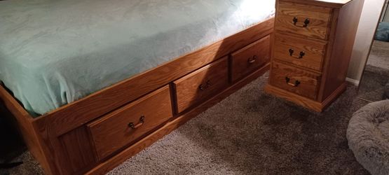Captains bed with 3 drawers on each side, queen size, oak.