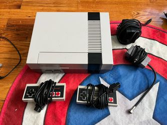 Nintendo NES Gaming Console 