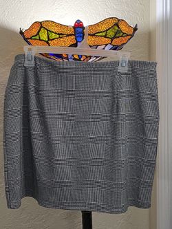 H&M Black & White Plaid Mini Skirt - Size Large