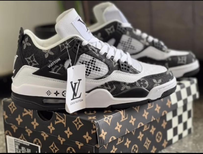 Louis Vuitton x Supreme x Air Jordan 4 noire