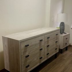 Bedroom Set: 2 Dressers, 1 Night Stand. Lamp Included. 