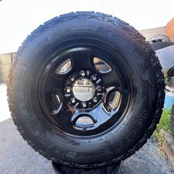 1 GOOD USED RIM & TIRE FOR SPARE CHEVY SILVERADO 16X6 1/2  8 LUGS LT245/75R16 10ply KELLY TIRE $50 PICKUP ONLY