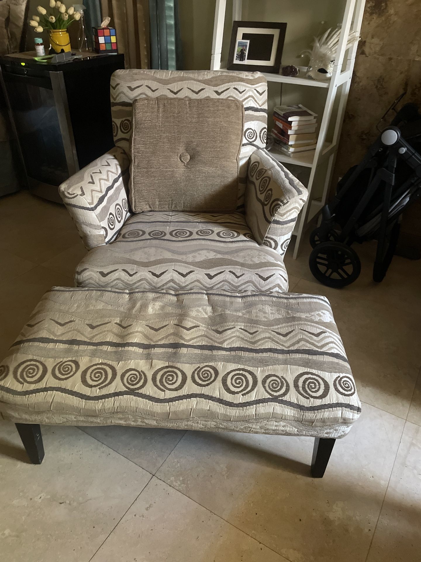 2 Captains chairs With Ottoman