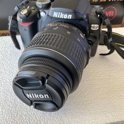 Nikon D60 Digital Camera With Box & Bag
