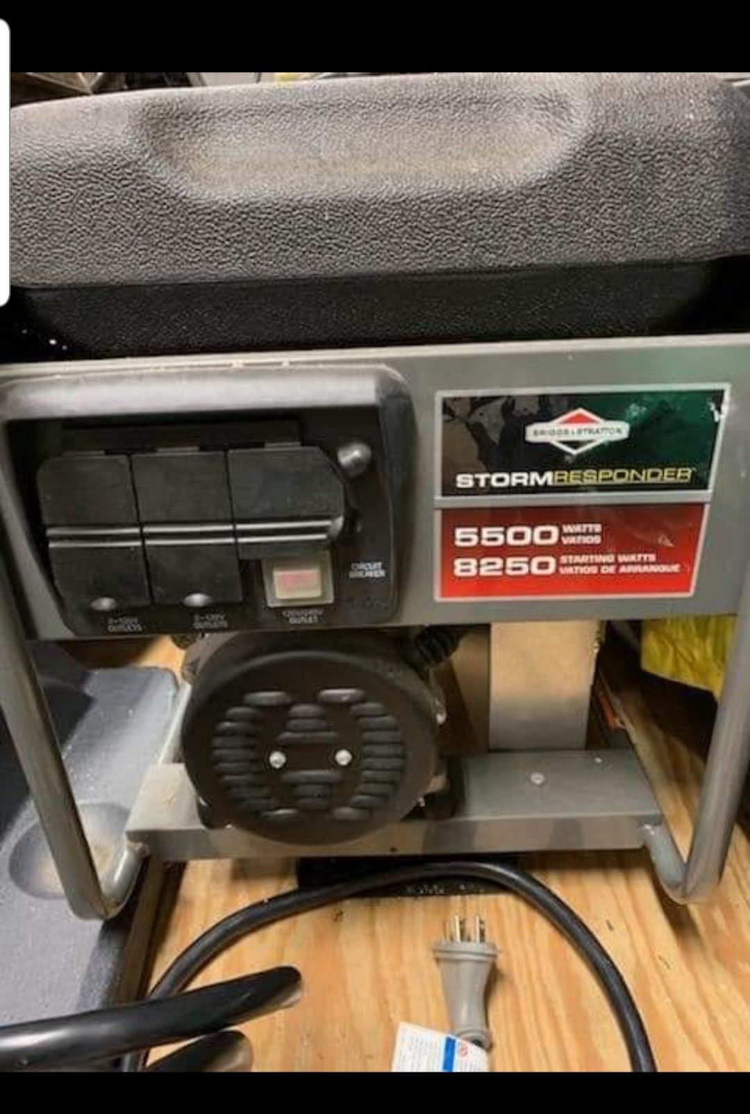 Briggs&Stratton 8250 starting5500 running Watts Gas Powered Portable