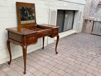 Gorgeous Vintage Queen Ann Style 2 Drawer Dressing Table Vanity