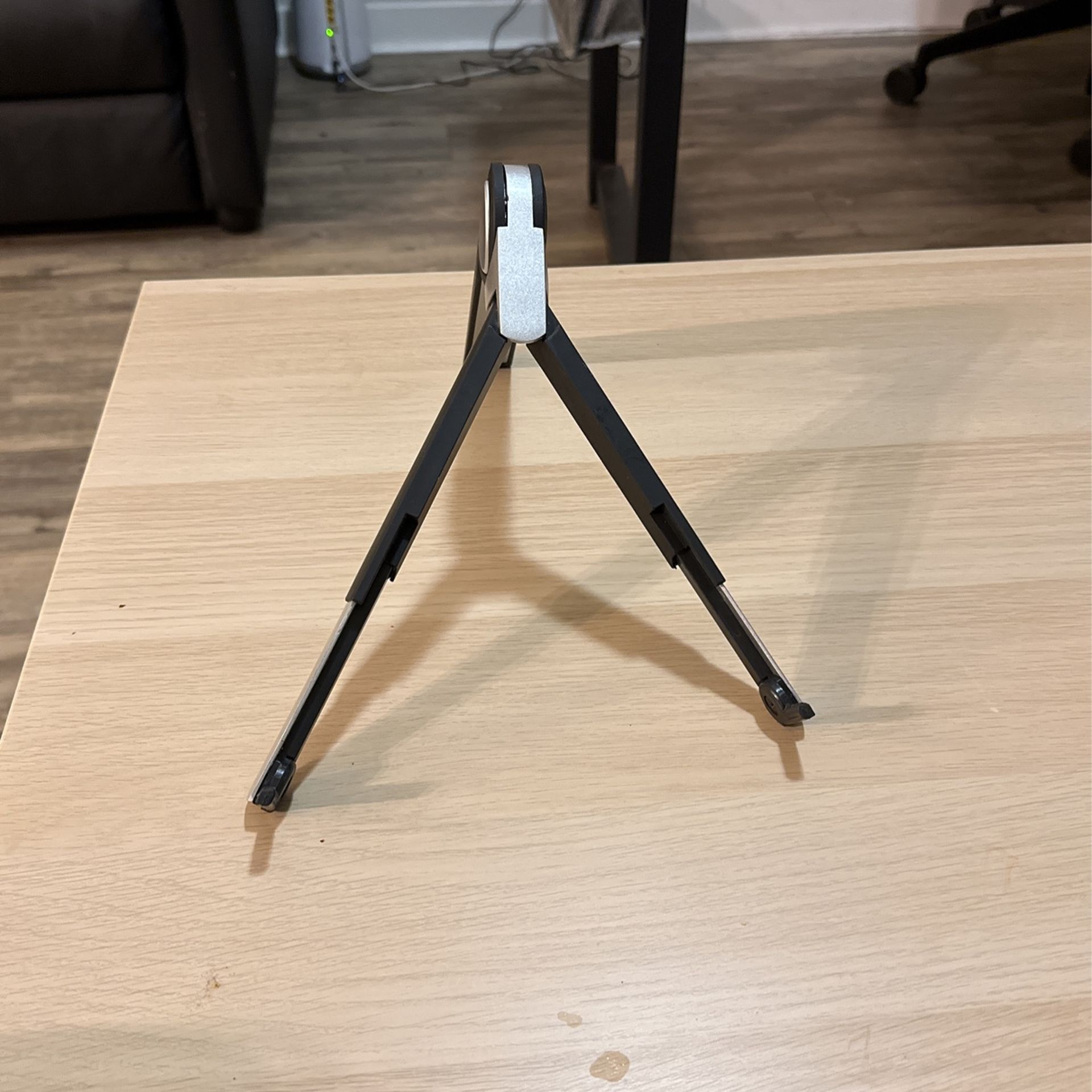 Laptop stand