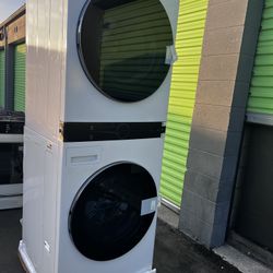 LG WashTower Stacked SMART Laundry Center 4.5 Cu.Ft. Front Load Washer & 7.4 Cu.Ft. Gas Dryer in White w/ Steam