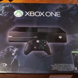 Xbox ONE + Kinect+ Controller+ Charging Station +10 Games