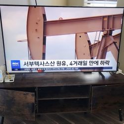 Moving Sale: 2023 Samsung 55" QLED TV + Free TV Stand - $380