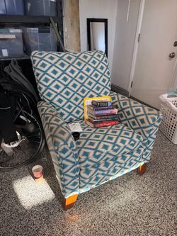 Lounge chair - excellent condition, really high quality! lays back as well