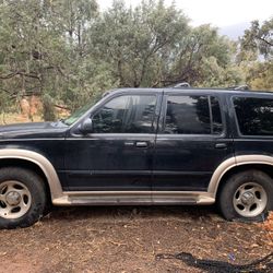 2000 Ford Explorer