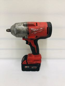 Milwaukee M18 1/2” High Torque Impact Wrench w/5 Ah Battery