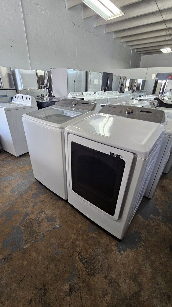 SAMSUNG WASHER AND DRYER SET.