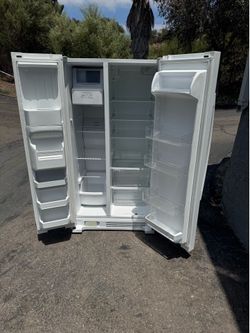 Side by side 24.57 cubic refrigerator fridge freezer Amana brand I offer delivery $400 firm